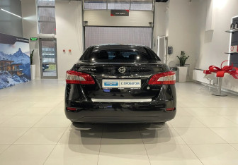 Подержанный автомобиль Nissan Sentra Sedan 2014 года (5 фото)