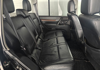 Подержанный автомобиль Mitsubishi Pajero 2007 года (11 фото)