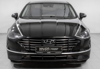 Подержанный автомобиль Hyundai Sonata 2020 года (2 фото)