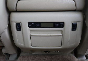 Подержанный автомобиль Infiniti QX80 2015 года (25 фото)