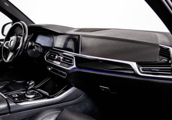 Подержанный автомобиль BMW X5 2019 года (9 фото)