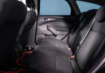 Подержанный автомобиль Ford Focus Wagon 2016 года (16 фото)