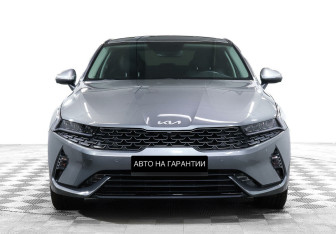 Подержанный автомобиль Kia K5 2022 года (2 фото)