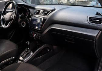 Подержанный автомобиль Kia Rio Sedan 2014 года (9 фото)