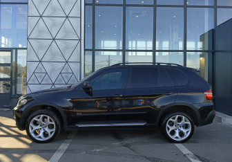 Подержанный автомобиль BMW X5 2007 года (8 фото)