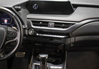 Подержанный автомобиль Lexus UX 2018 года (16 фото)