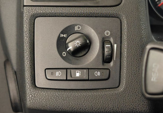 Подержанный автомобиль Volvo S40 2011 года (14 фото)