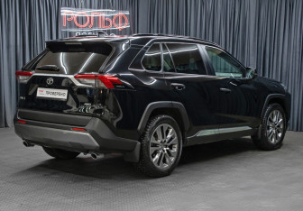 Подержанный автомобиль Toyota RAV4 2020 года (5 фото)