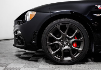 Подержанный автомобиль Fiat 124 Spider 2017 года (23 фото)