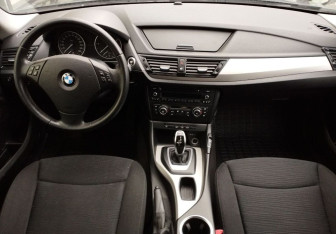 Подержанный автомобиль BMW X1 2012 года (9 фото)