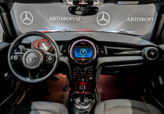 Подержанный автомобиль MINI Hatch 2020 года (14 фото)