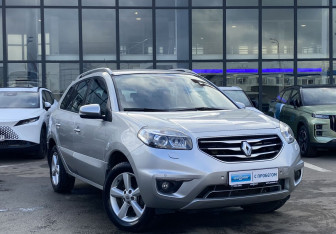 Подержанный автомобиль Renault Koleos 2012 года (3 фото)