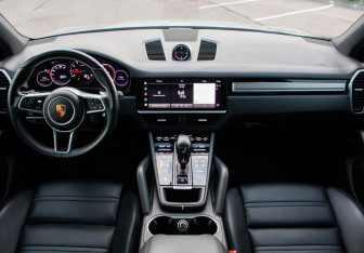Подержанный автомобиль Porsche Cayenne 2023 года (20 фото)