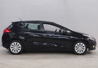 Подержанный автомобиль Kia Ceed Hatchback 2013 года (4 фото)