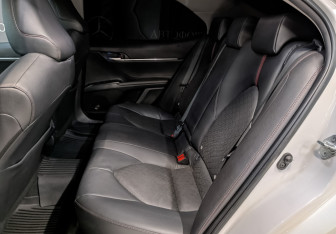 Подержанный автомобиль Toyota Camry Sedan 2021 года (18 фото)