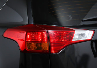 Подержанный автомобиль Toyota RAV4 2013 года (21 фото)