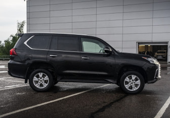 Подержанный автомобиль Lexus LX 2016 года (4 фото)