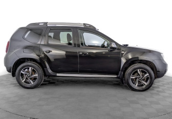 Подержанный автомобиль Renault Duster 2017 года (4 фото)