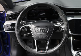 Подержанный автомобиль Audi A7 2021 года (16 фото)