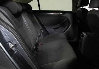 Подержанный автомобиль Volkswagen Jetta Sedan 2011 года (10 фото)