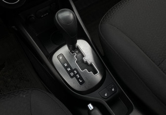 Подержанный автомобиль Kia Rio Sedan 2012 года (15 фото)