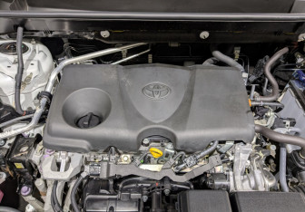 Подержанный автомобиль Toyota RAV4 2022 года (5 фото)