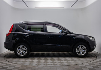Подержанный автомобиль Geely Emgrand X7 2016 года (6 фото)