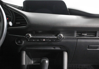 Подержанный автомобиль Mazda 3 Sedan 2019 года (10 фото)