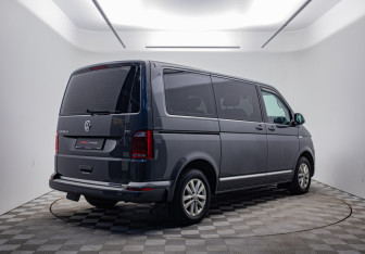 Подержанный автомобиль Volkswagen Caravelle 2016 года (4 фото)