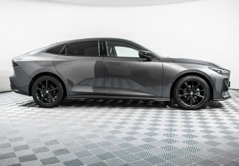 Подержанный автомобиль Changan UNI-V 2023 года (4 фото)