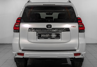 Подержанный автомобиль Toyota Land Cruiser Prado 2019 года (6 фото)