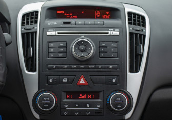 Подержанный автомобиль Kia Ceed Hatchback 2011 года (16 фото)