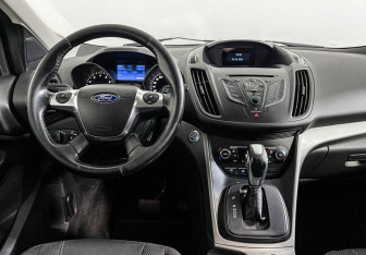 Подержанный автомобиль Ford Kuga 2013 года (12 фото)