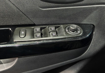 Подержанный автомобиль Renault Kaptur 2018 года (17 фото)