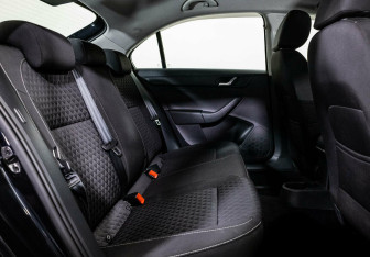 Подержанный автомобиль Skoda Rapid Liftback 2016 года (11 фото)