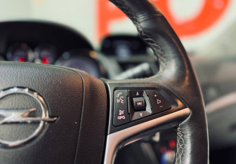 Подержанный автомобиль Opel Mokka 2013 года (10 фото)