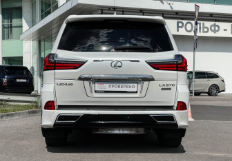 Подержанный автомобиль Lexus LX 2020 года (6 фото)