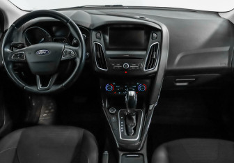 Подержанный автомобиль Ford Focus Hatchback 2016 года (8 фото)