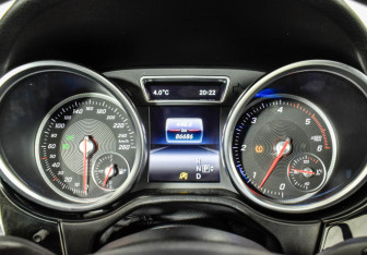 Подержанный автомобиль Mercedes-Benz GLE 2015 года (12 фото)