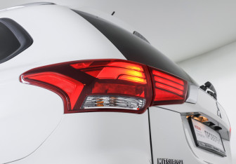 Подержанный автомобиль Mitsubishi Outlander 2015 года (21 фото)