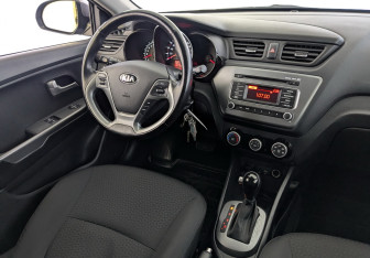 Подержанный автомобиль Kia Rio Sedan 2017 года (26 фото)