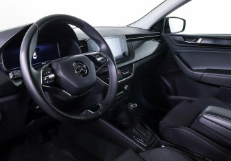 Подержанный автомобиль Skoda Rapid Liftback 2021 года (11 фото)