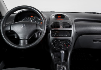 Подержанный автомобиль Peugeot 206 Hatchback 2007 года (12 фото)