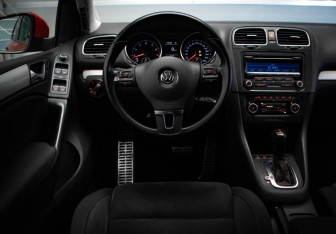 Подержанный автомобиль Volkswagen Golf Hatchback 2011 года (9 фото)