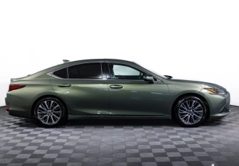 Подержанный автомобиль Lexus ES 2019 года (4 фото)