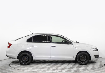 Подержанный автомобиль Skoda Rapid Liftback 2015 года (4 фото)