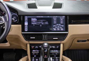 Подержанный автомобиль Porsche Cayenne 2019 года (15 фото)