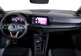 Подержанный автомобиль Volkswagen Golf GTI Hatchback 2021 года (14 фото)