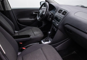 Подержанный автомобиль Volkswagen Polo Sedan 2011 года (9 фото)