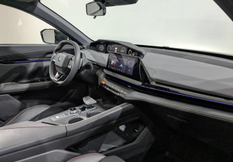 Подержанный автомобиль Changan UNI-V 2023 года (13 фото)